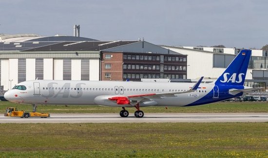 Airbus A321 neo SAS with stand